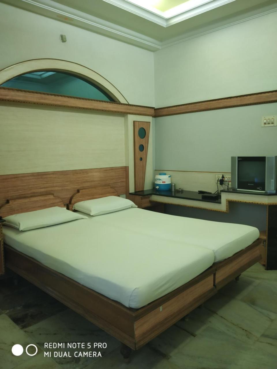 Krishna Lodge Tiruchirappalli Buitenkant foto