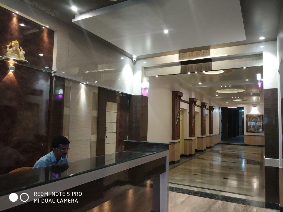 Krishna Lodge Tiruchirappalli Buitenkant foto